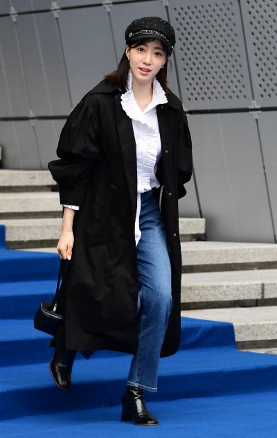 [TEN 포토] 함은정 '청바지+흰셔츠만 입어도 빛나'