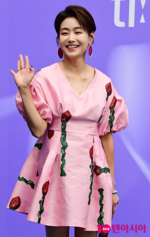 [TEN 포토] 송이우 '해맑은 인사'