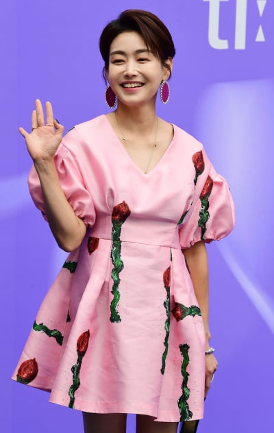 [TEN 포토] 송이우 '해맑은 인사'