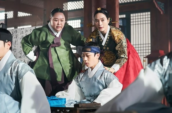 김혜수, 아들넷맘 새벽부터 바쁘네…발 등에 불 떨어졌다('슈룹')