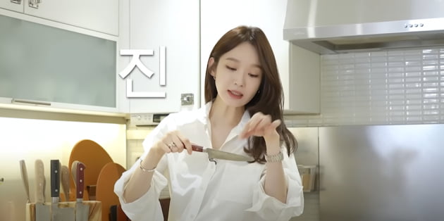 [종합] '구독자 117만명' 강민경, 가스레인지만 2700만원…억대 매출 인증