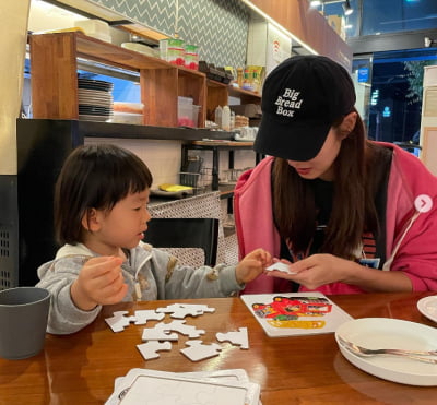 '정조국♥' 김성은, 10년 넘게 독박육아중…지치지도 않나봐[TEN★]