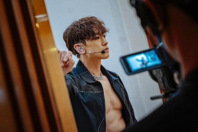 '김태희♥' 비, 41세 맞아? 선명한 복근 자랑…무대 올라가더니 180도 변신[TEN★]