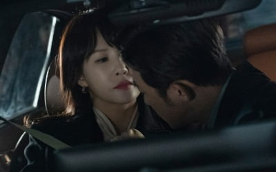 김선아, 아들 친구와 불륜에도…남편과 차 안에서 한껏 밀착 ('디엠파이어')