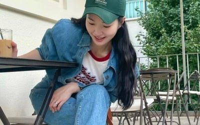 '전진♥' 류이서, 1일1카페 데이트가 일상인 여유…가로수길 내려다보며 커피 한 잔[TEN★]