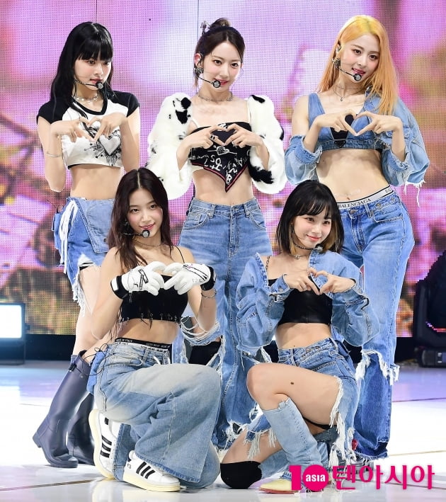 [TEN 포토] 르세라핌 '요정들의 하트'