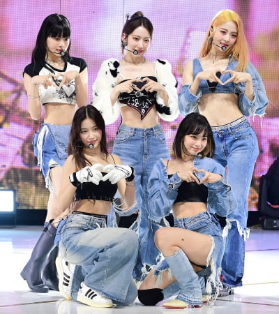 [TEN 포토] 르세라핌 '요정들의 하트'