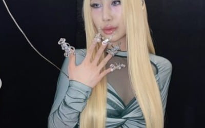 "쉽지 않네"…제이미, 눈을 어디다 둬야 돼? 파격+민망 노출[TEN★]