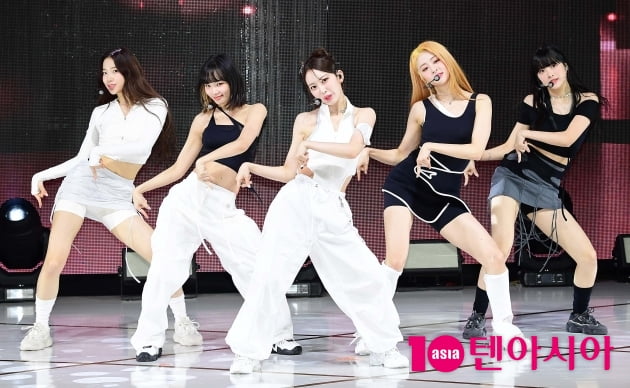 [TEN 포토] 르세라핌 '김가람 탈퇴후 첫 5인체제 쇼케이스'