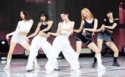 [TEN 포토] 르세라핌 '김가람 탈퇴후 첫 5인체제 쇼케이스'