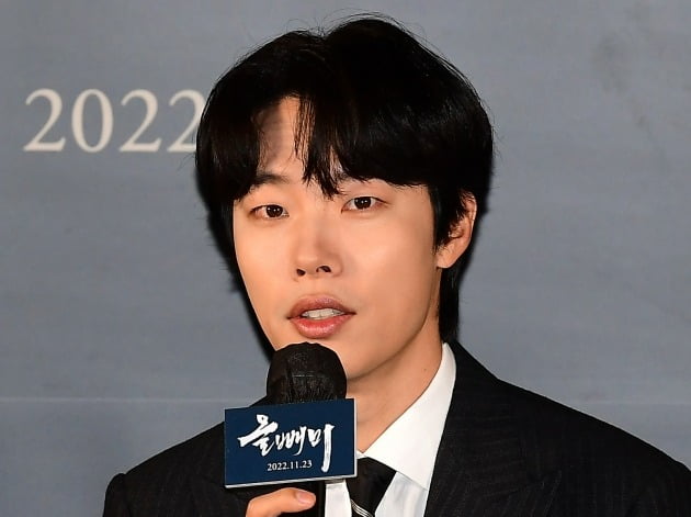 류준열 "맹인들과 만나 조언 받아…이해하고 재밌게 보이려 애 썼다"('올빼미')