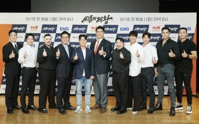 [종합] 150kg 샘해밍턴→김동현·줄리엔강 '힘' 대결…"가장 강한 사람들만 모았다" ('씨름의 제왕')