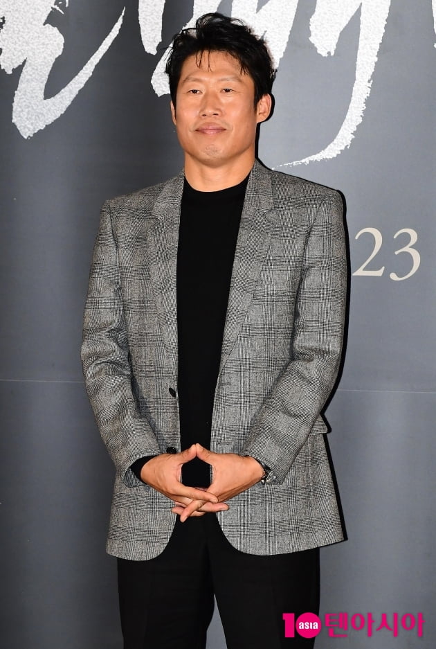 [TEN 포토] 유해진 '근엄한 왕의 표정'