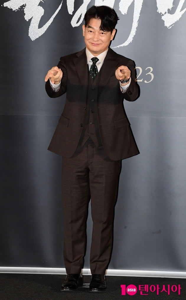 [TEN 포토] 조성하 '인싸 브이'