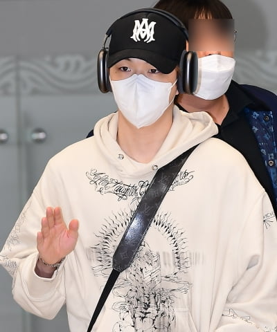 [단독][TEN 포토] 강다니엘 '마스크로 가려도 잘생김'