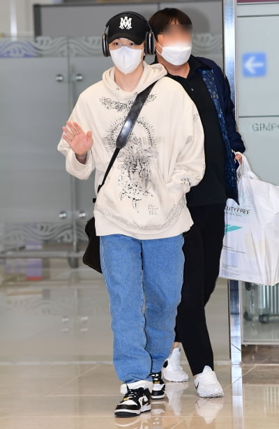 [단독][TEN 포토] 강다니엘 '멋진 손인사'