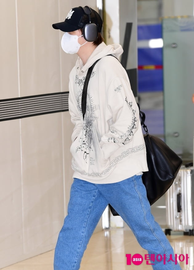 [단독][TEN 포토] 강다니엘 '러블리한 공항패션'