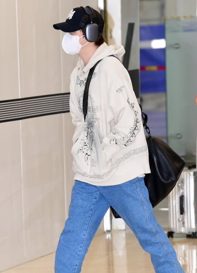 [단독][TEN 포토] 강다니엘 '러블리한 공항패션'