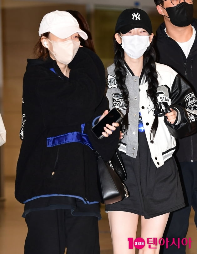 [TEN 포토] 에스파 윈터-카리나 '집에 가는 길은 행복해'