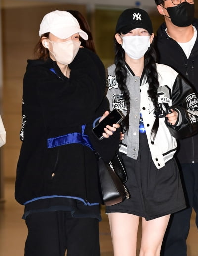 [TEN 포토] 에스파 윈터-카리나 '집에 가는 길은 행복해'