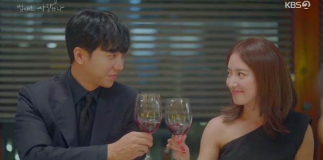 [종합] 이승기, 결혼한다…♥이세영 위해 프러포즈 "천 번을 생각해도 너" ('법대로 사랑하라')