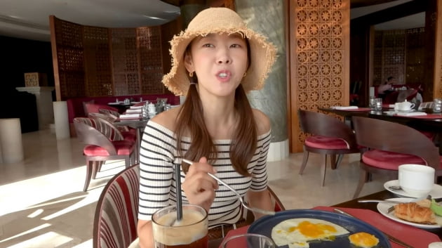 [종합] 한혜진, 발리에서 초호화 호캉스 중 화상 입은 등 "등 너무 따가워"