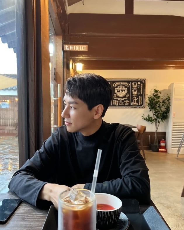 '이다은♥' 윤남기, "겸사겸사 데이트"에 신난 애아빠…카페 한복판서 장난기 발동[TEN★]