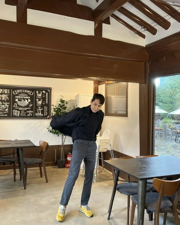 '이다은♥' 윤남기, "겸사겸사 데이트"에 신난 애아빠…카페 한복판서 장난기 발동[TEN★]