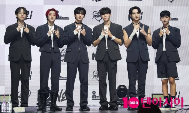 [TEN 포토] 위아이 '점점 더 멋짐'   