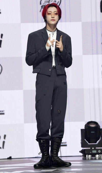 [TEN 포토] 위아이 유용하 '붉은빛 헤어'