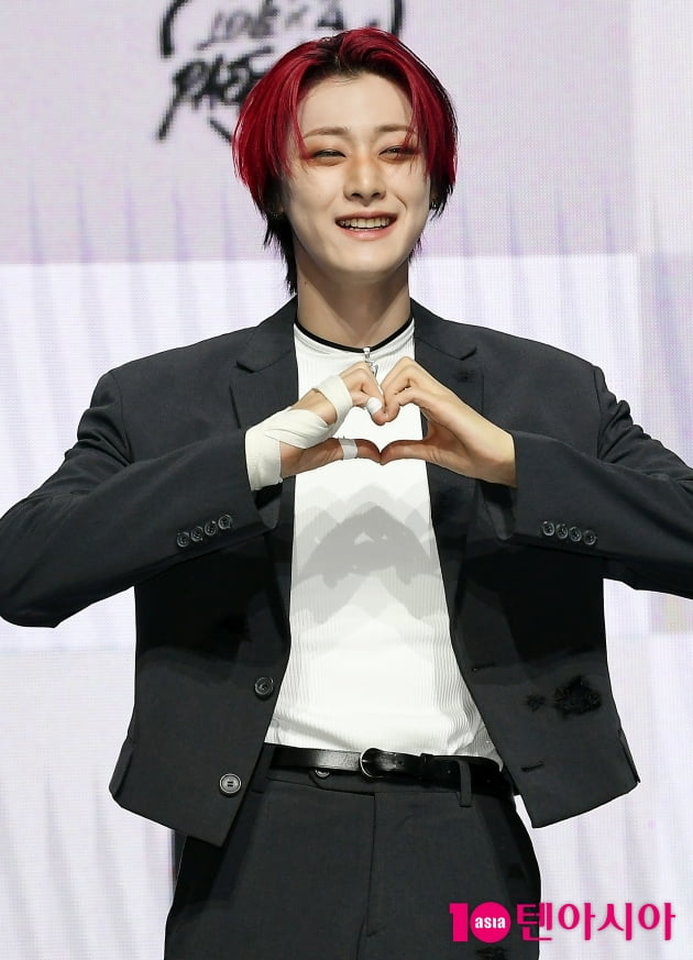 [TEN 포토] 위아이 유용하 '빠져드는 미소'   