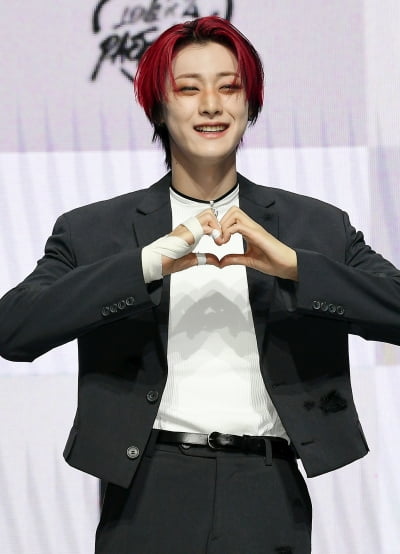 [TEN 포토] 위아이 유용하 '빠져드는 미소'