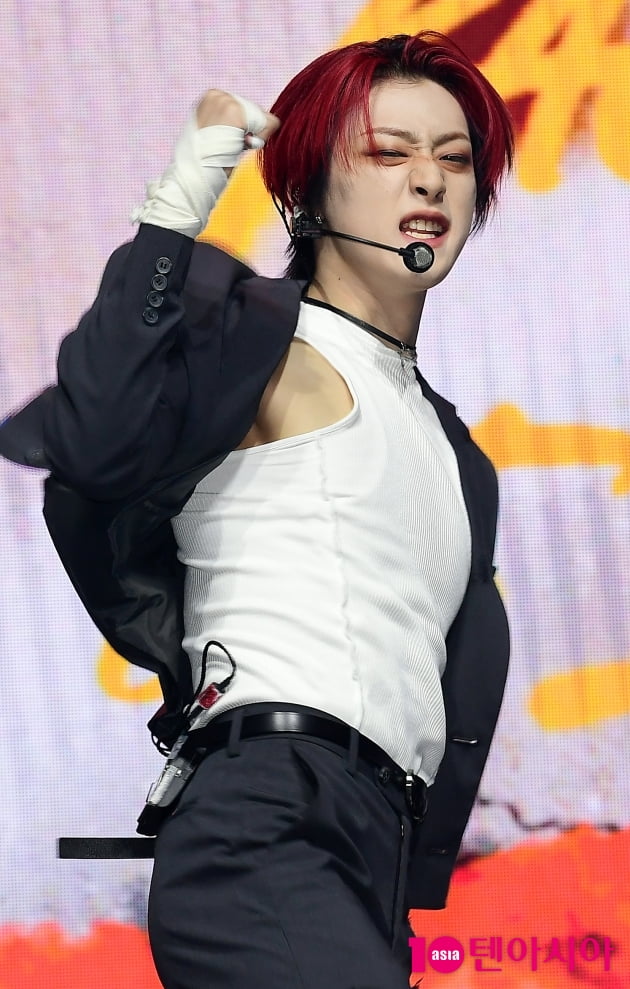 [TEN 포토] 위아이 유용하 '온 힘을 다모아'   