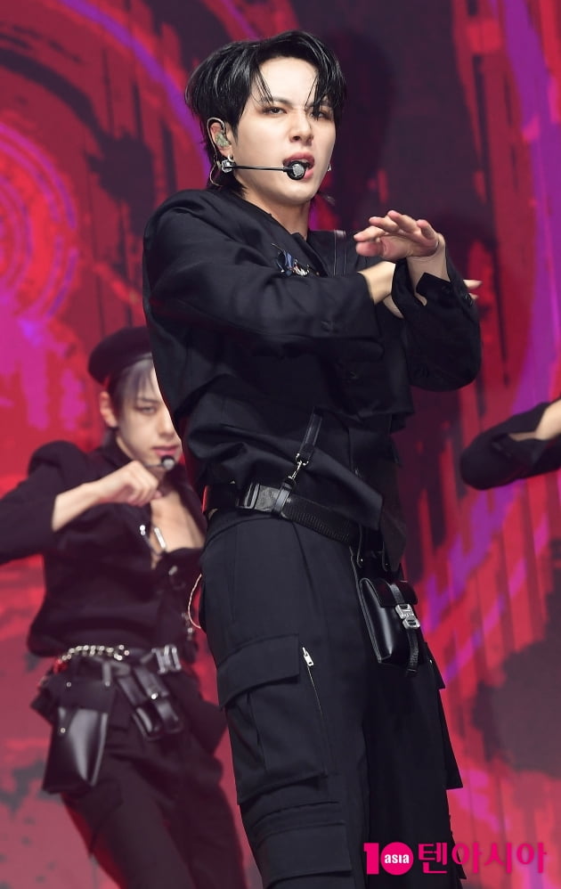 [TEN 포토] 위아이 김동한 '섹시한 짐승남'   