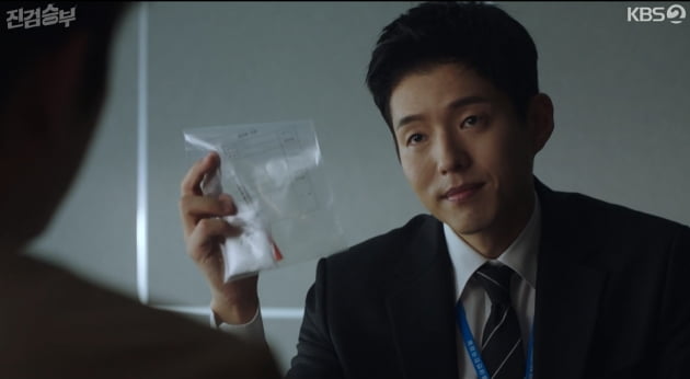 [종합] 도경수, 피습당했다…칼 맞고 의식 흐려진 상태('진검승부')