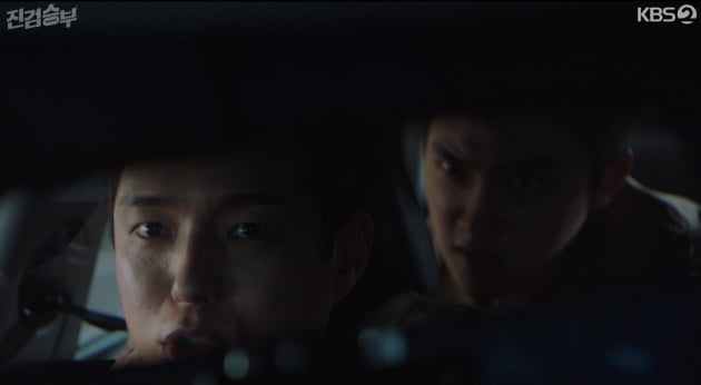 [종합] 도경수, 피습당했다…칼 맞고 의식 흐려진 상태('진검승부')