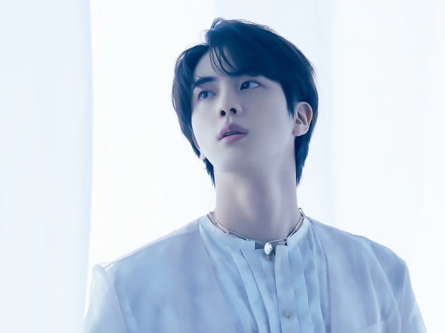 방탄소년단 진, 첫 솔로 싱글 'The Astronaut' 10월 28일 발매.. 전 세계 ‘들썩’