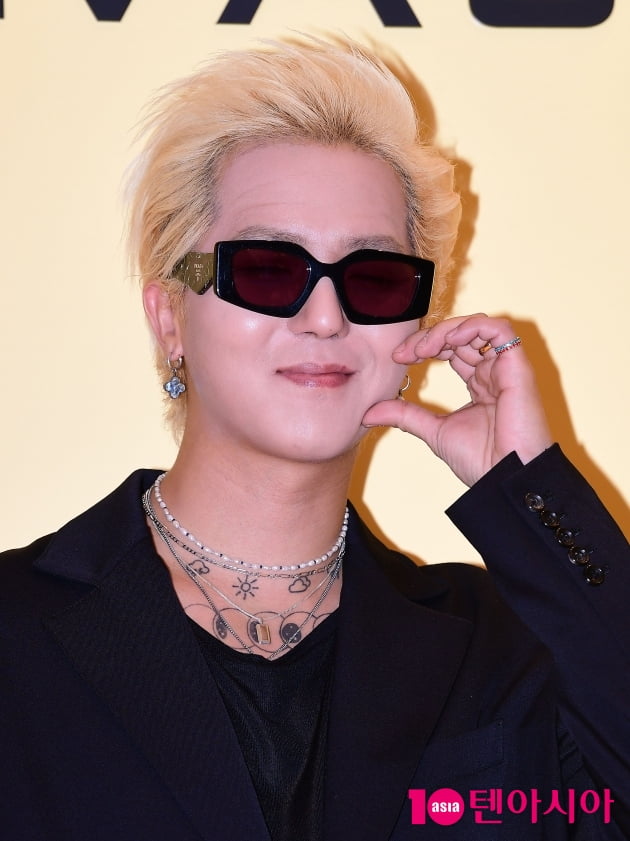 [TEN 포토] 위너 송민호 '하트에 미소는 덤'