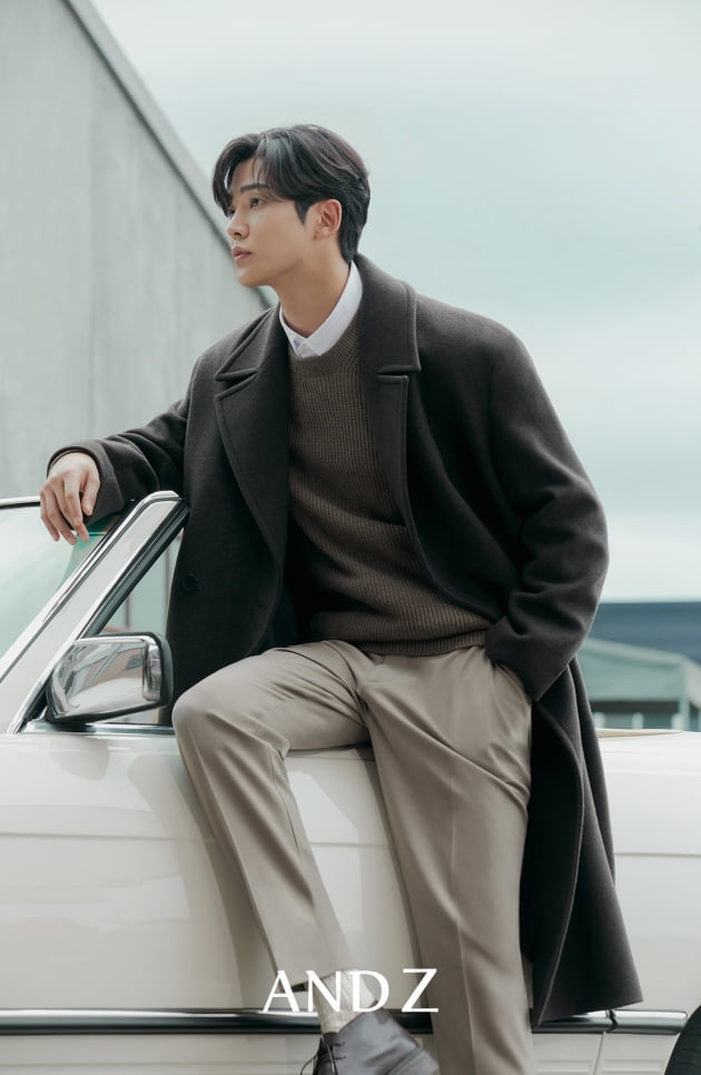 로운, 다 가려도 섹시美