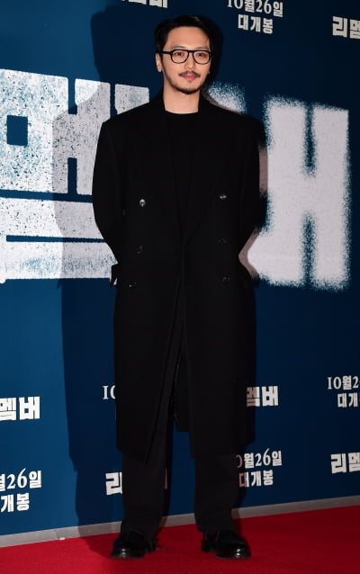[TEN 포토] 변요한 '머리부터 발끝까지 블랙''