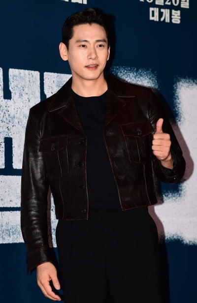[TEN 포토] 유태오 '외모가 엄지척'