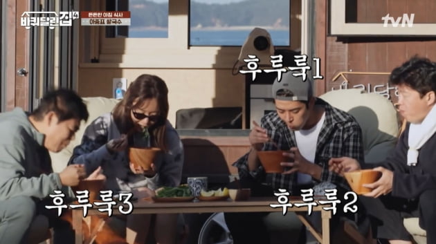[종합] 김아중, '케빈오♥' 공효진이 남긴 흔적 만끽하며 로망 실현…앞치마 두르고 아침 차림('바달집4')