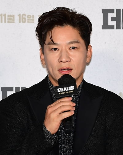 [TEN 포토] 정상훈 '특종을 쫒아가는 기자'