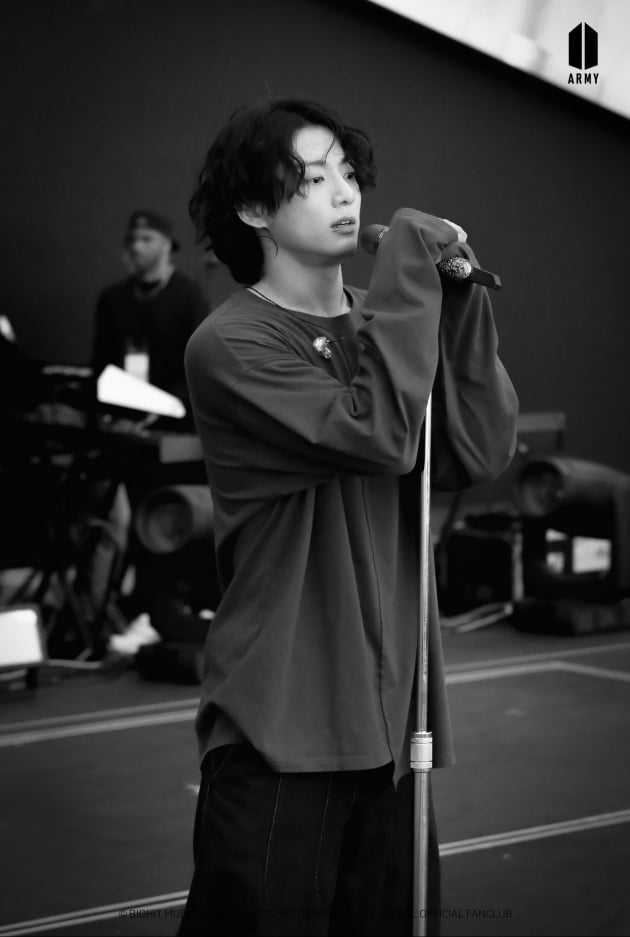 방탄소년단 정국, '꾸안꾸' 사복룩에도 숨길 수 없는 월드 '슈퍼스타 아우라'