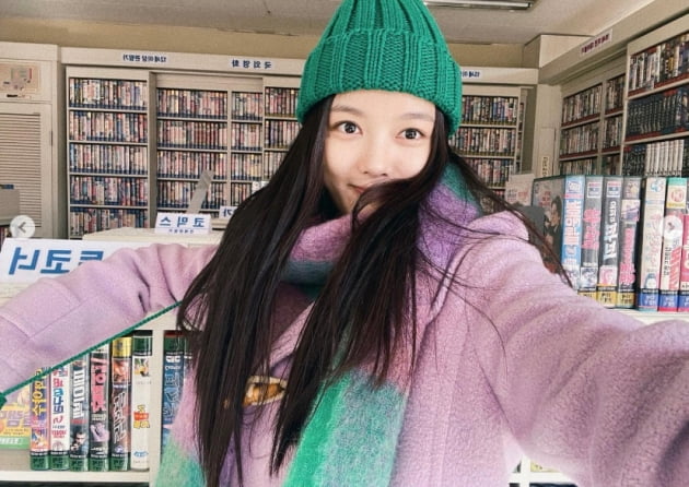김유정, 풋풋한 세기말 로맨스 주인공...청순한 첫사랑 비주얼[TEN★]