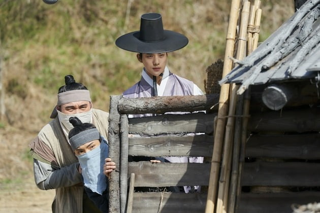 '김혜수 둘째 子' 문상민, 복면 쓰고 궁 밖 외출하더니…권해효 잔심부름('슈룹')