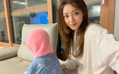 '임창정♥' 서하얀, 주말에는 '널찍한 거실'에서…'러블리' 아들과 일상의 마무리