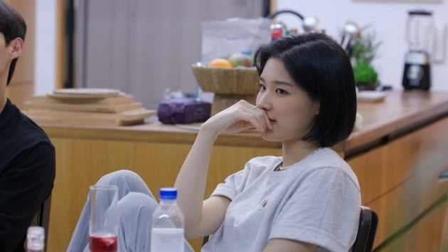 사진=웨이브 '잠만 자는 사이'