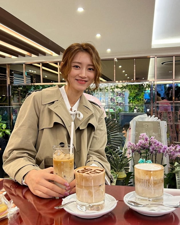 '임창정♥' 서하얀, 테이크 커팅식에서 드러낸 어마어마한 다이아반지…뷰티 예능 MC 자태
