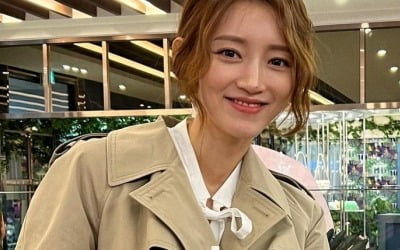 '임창정♥' 서하얀, 테이크 커팅식에서 드러낸 어마어마한 다이아반지…뷰티 예능 MC 자태